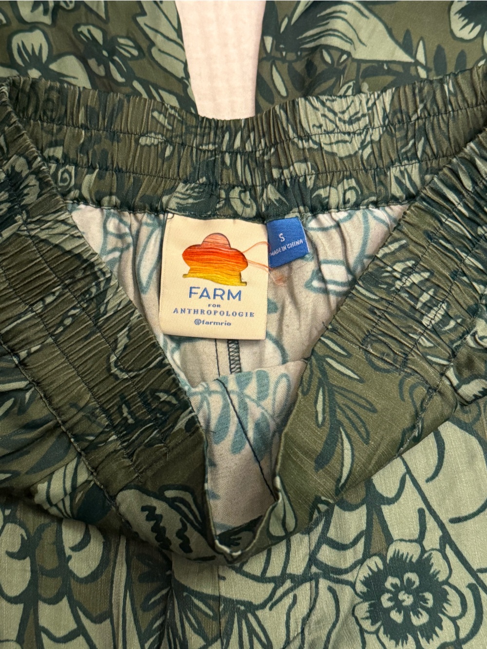 Farm Rio x Anthropologie Satin Green Floral Jungle Print Pants Size Small - Picture 3 of 10